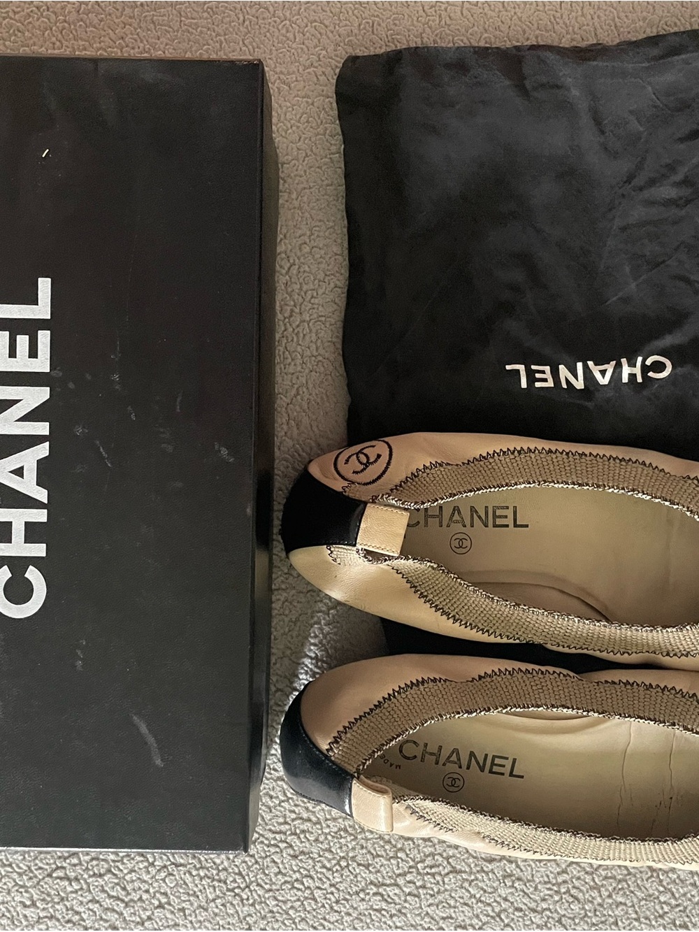 CHANEL Beige and Black Cap-Toe Elastic Ballet Flats